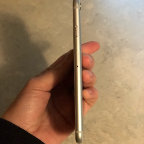 iPhone 6s (Sprint UNLOCKED) 16GB Silver . - Picture 4 of 5